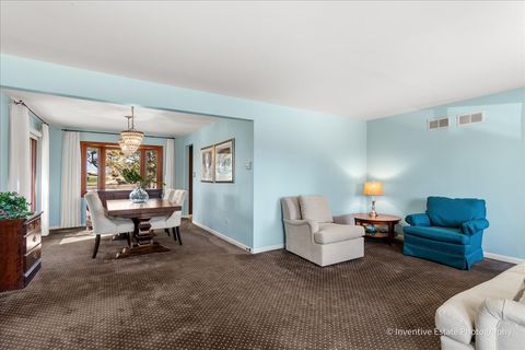 Tiny photo for 286 Stonegate Road, Clarendon Hills, IL 60514 (MLS # 12590774)