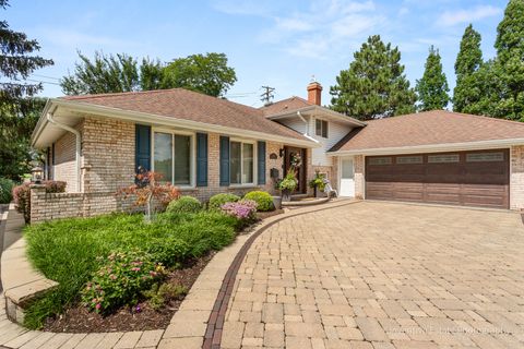 Tiny photo for 286 Stonegate Road, Clarendon Hills, IL 60514 (MLS # 12590774)