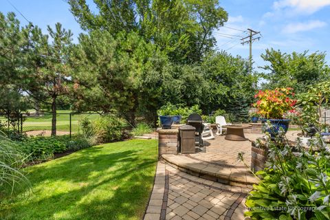 Tiny photo for 286 Stonegate Road, Clarendon Hills, IL 60514 (MLS # 12590774)