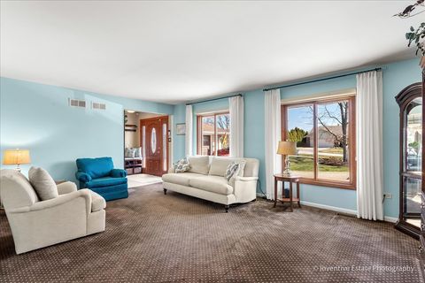 Tiny photo for 286 Stonegate Road, Clarendon Hills, IL 60514 (MLS # 12590774)