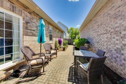 Tiny photo for 1701 Astor Avenue, Oakbrook Terrace, IL 60181 (MLS # 12670596)