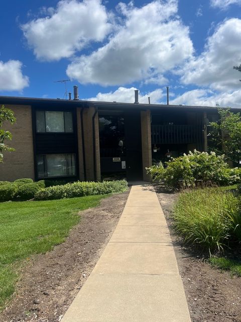 Photo of 6139 KNOLL WOOD Road #103, Willowbrook, IL 60527 (MLS # 12463548) Photo of 6139 KNOLL WOOD Road #103, Willowbrook, IL 60527 (MLS # 12463548)