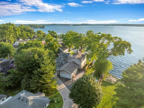 4 beds bed, 2 baths bath property at 68 Lake Lane, Fox Lake, IL 60020