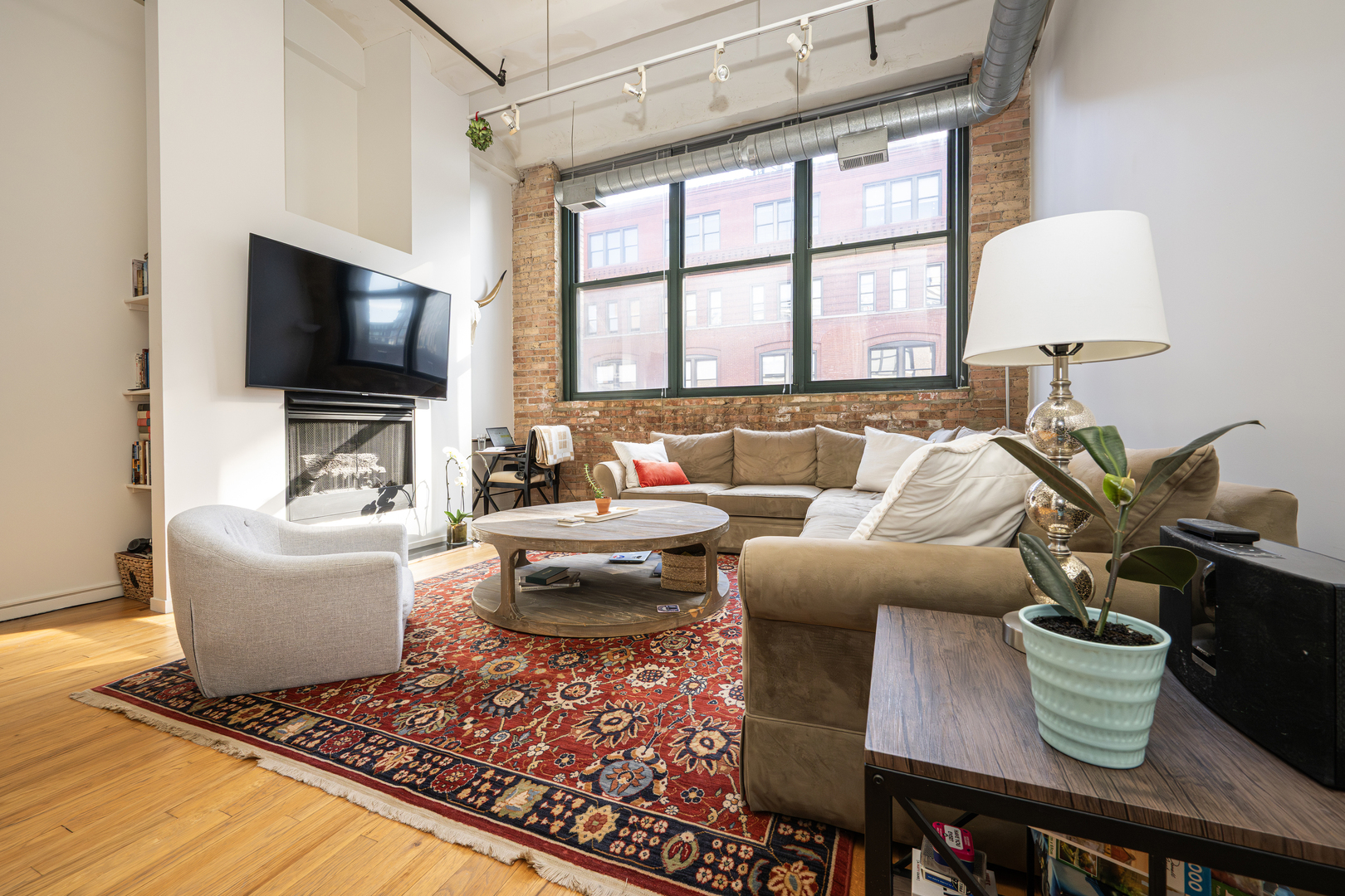 1000 W WASHINGTON Boulevard 411