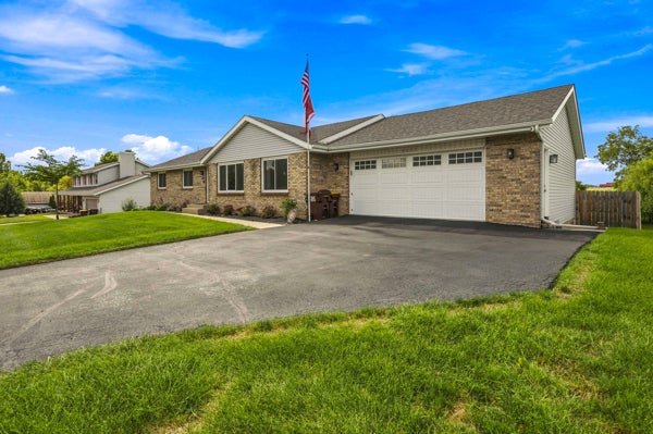 3203 TUGGLE DR, CHERRY VALLEY, IL 61016 - Image 2de809abc6ef653a16101a2aa705ff41/3006566484