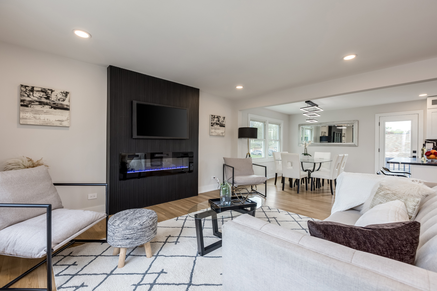 9132 Lincolnwood Drive