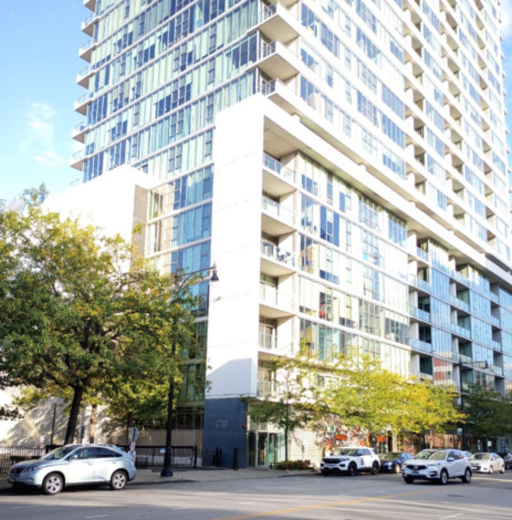 Photo for 1720 S Michigan Avenue #1414, Chicago, IL 60616 (MLS # 12483516)