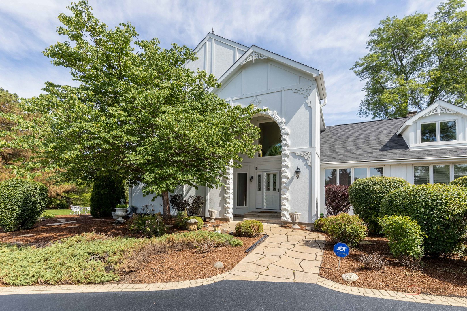 11 LAKE VIEW Road
