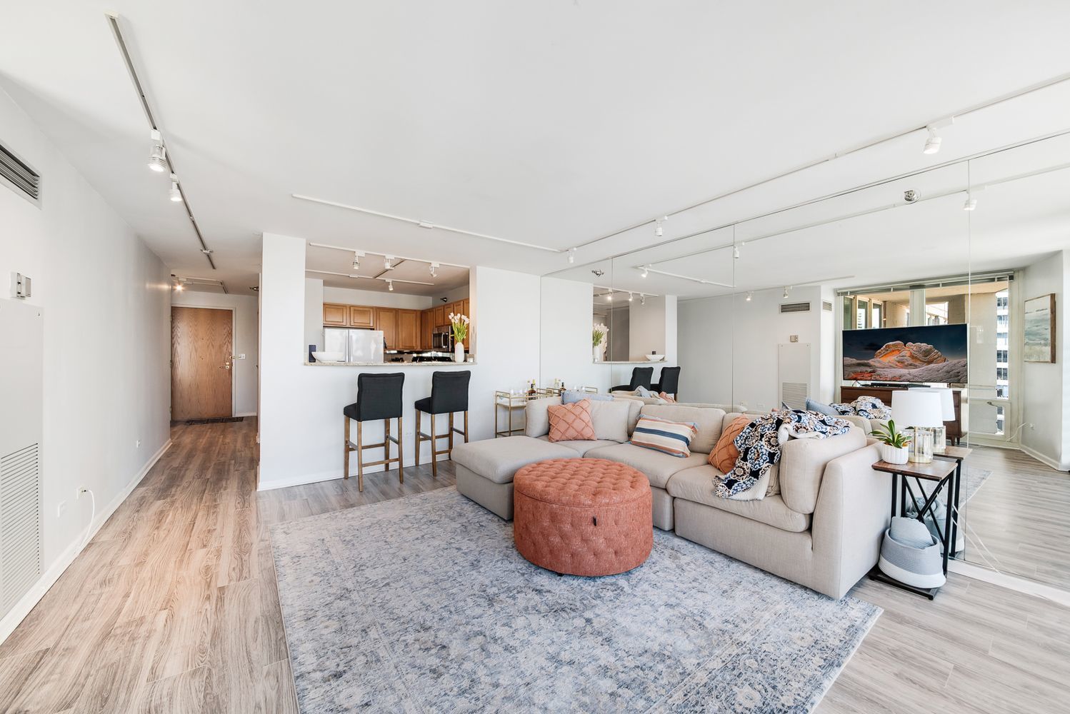 345 N La Salle Drive 2702