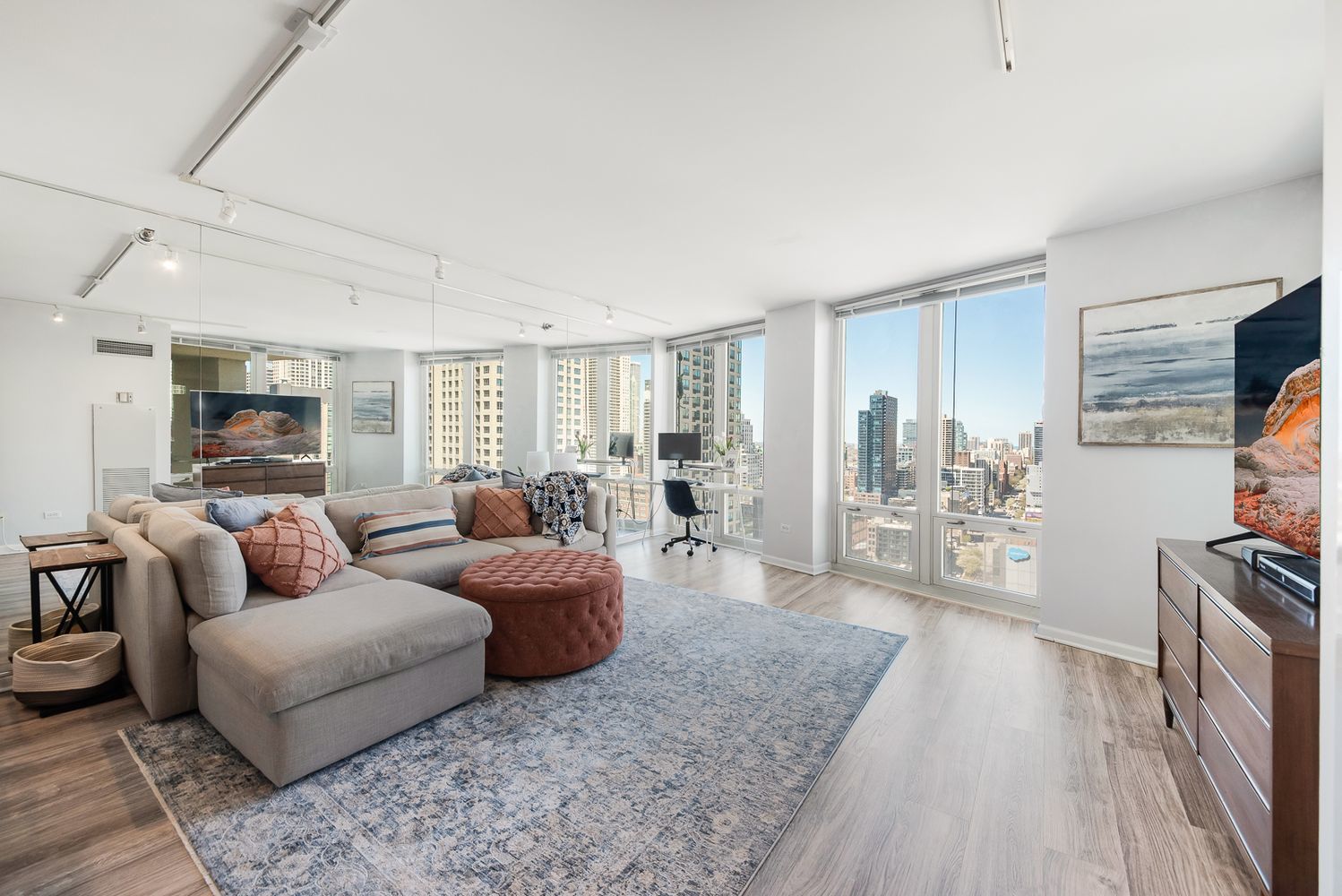 345 N La Salle Drive 2702