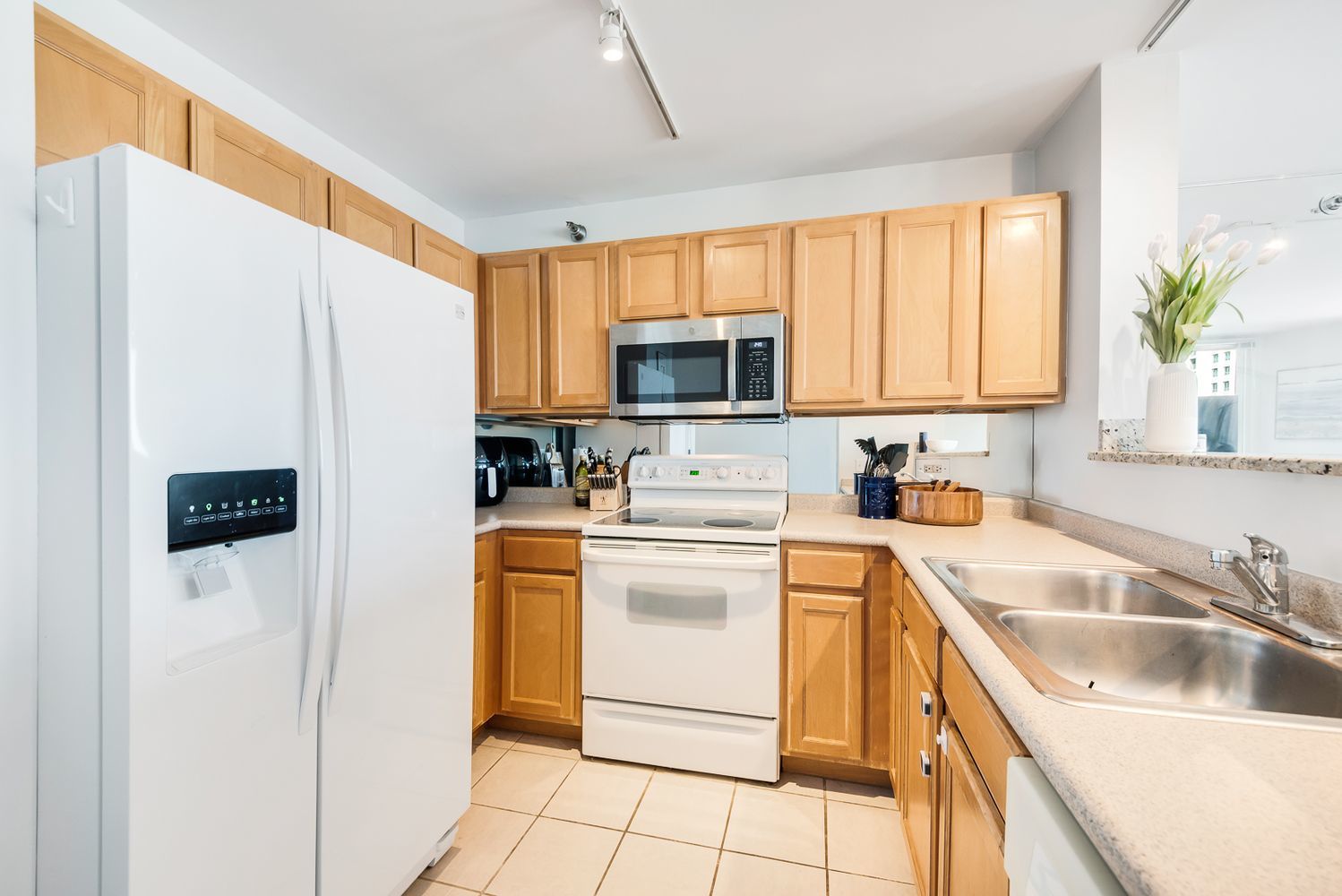 345 N La Salle Drive 2702