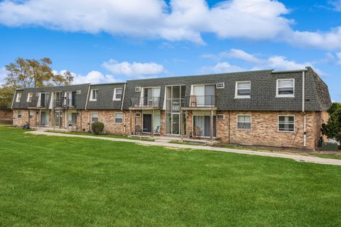 Photo of 8480 W 103rd Terrace #301, Palos Hills, IL 60465 (MLS # 12518035)