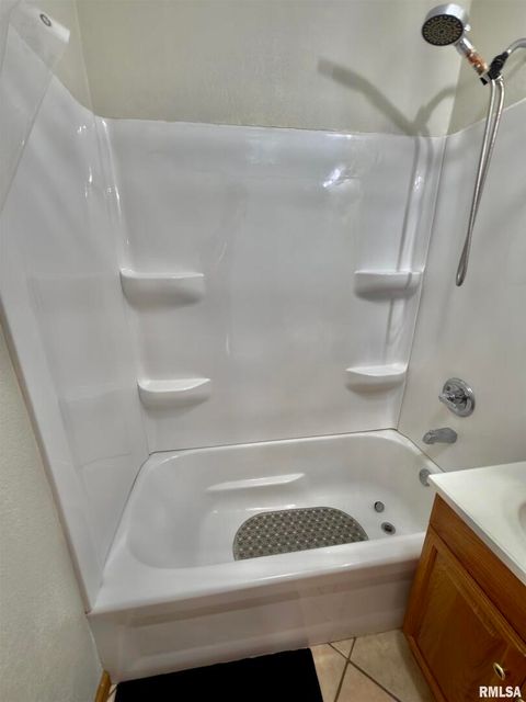 Tiny photo for 222 HICKORY Street, Flora, IL 62839 (MLS # EB460561)