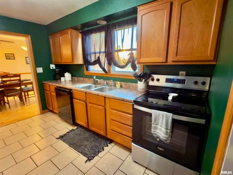 Tiny photo for 222 HICKORY Street, Flora, IL 62839 (MLS # EB460561)