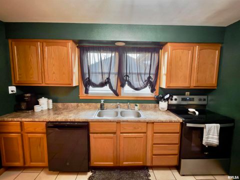 Tiny photo for 222 HICKORY Street, Flora, IL 62839 (MLS # EB460561)