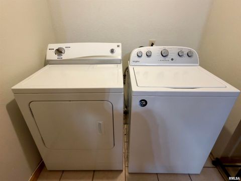 Tiny photo for 222 HICKORY Street, Flora, IL 62839 (MLS # EB460561)