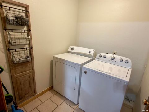 Tiny photo for 222 HICKORY Street, Flora, IL 62839 (MLS # EB460561)