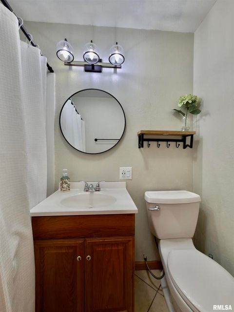 Tiny photo for 222 HICKORY Street, Flora, IL 62839 (MLS # EB460561)