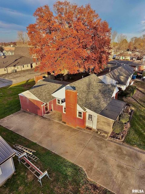 Tiny photo for 222 HICKORY Street, Flora, IL 62839 (MLS # EB460561)