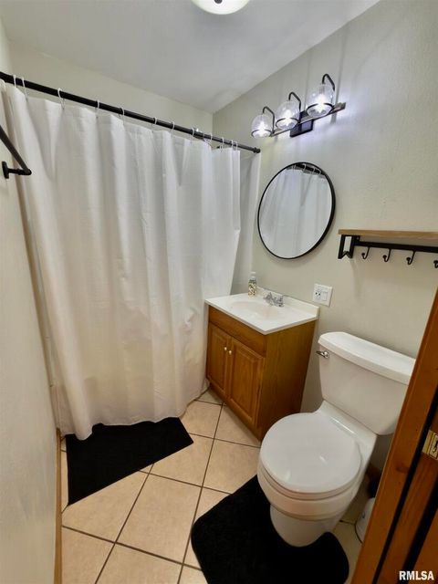 Tiny photo for 222 HICKORY Street, Flora, IL 62839 (MLS # EB460561)