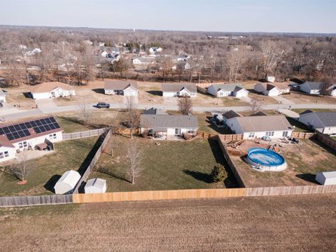 Tiny photo for 1505 Hawkeye Court, Cartervill, IL 62918 (MLS # 100000039)