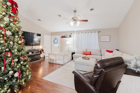 Tiny photo for 1505 Hawkeye Court, Cartervill, IL 62918 (MLS # 100000039)