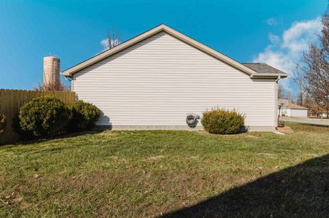 Tiny photo for 1505 Hawkeye Court, Cartervill, IL 62918 (MLS # 100000039)