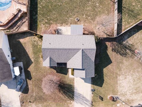 Tiny photo for 1505 Hawkeye Court, Cartervill, IL 62918 (MLS # 100000039)