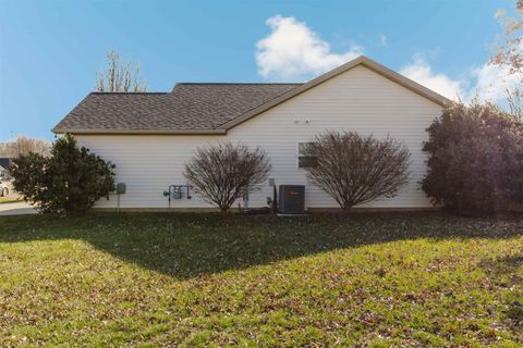 Tiny photo for 1505 Hawkeye Court, Cartervill, IL 62918 (MLS # 100000039)