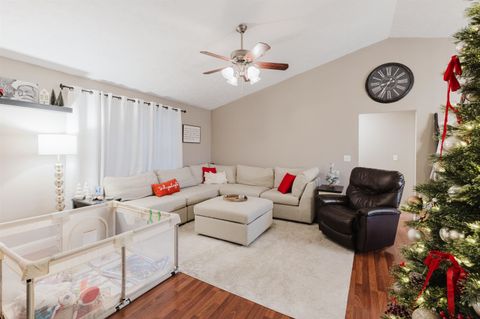 Tiny photo for 1505 Hawkeye Court, Cartervill, IL 62918 (MLS # 100000039)