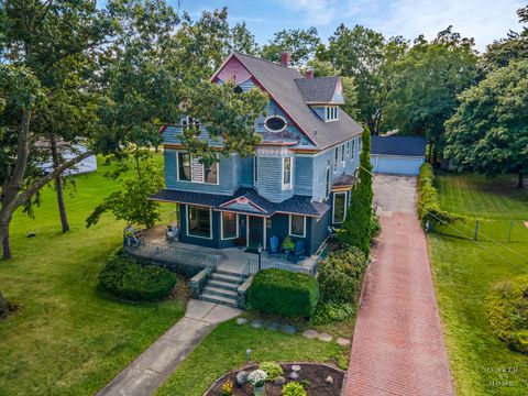 84 N Walkup Avenue Crystal Lake IL 60014