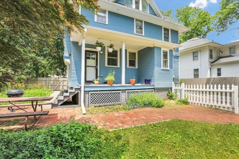 Tiny photo for 603 W Illinois Street, Urbana, IL 61801 (MLS # 12672456)