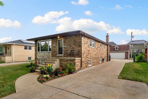 Photo of 4613 Madison Avenue, Brookfield, IL 60513 (MLS # 12492200)