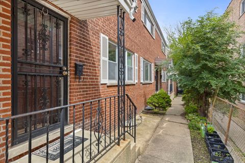 Photo of 1727 W Estes Avenue #C, Chicago, IL 60626 (MLS # 12662118)