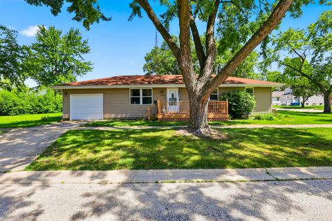 Photo of 2205 W Hickory Street, Kankakee, IL 60901 (MLS # 12678261)