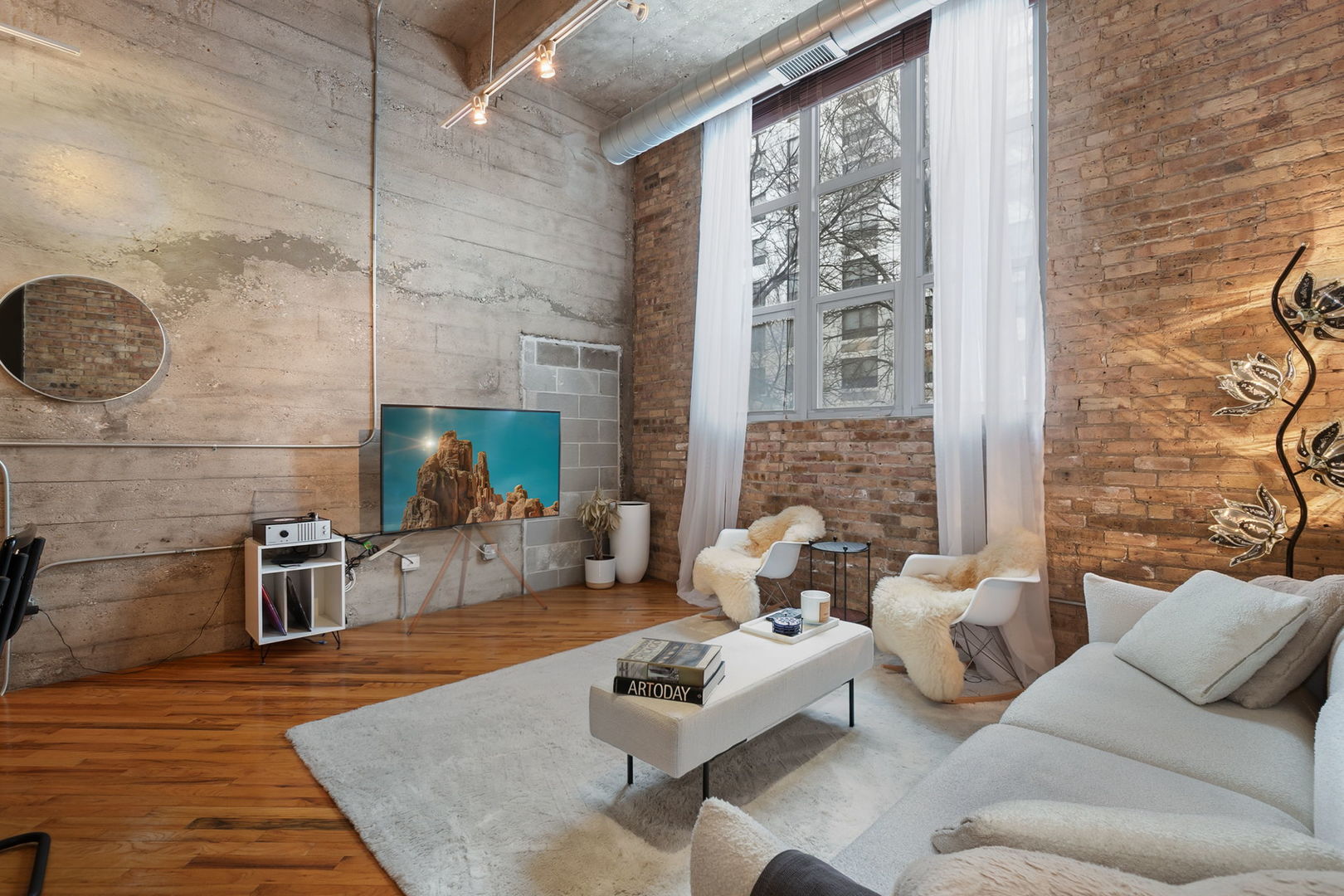 1735 N Paulina Street 204