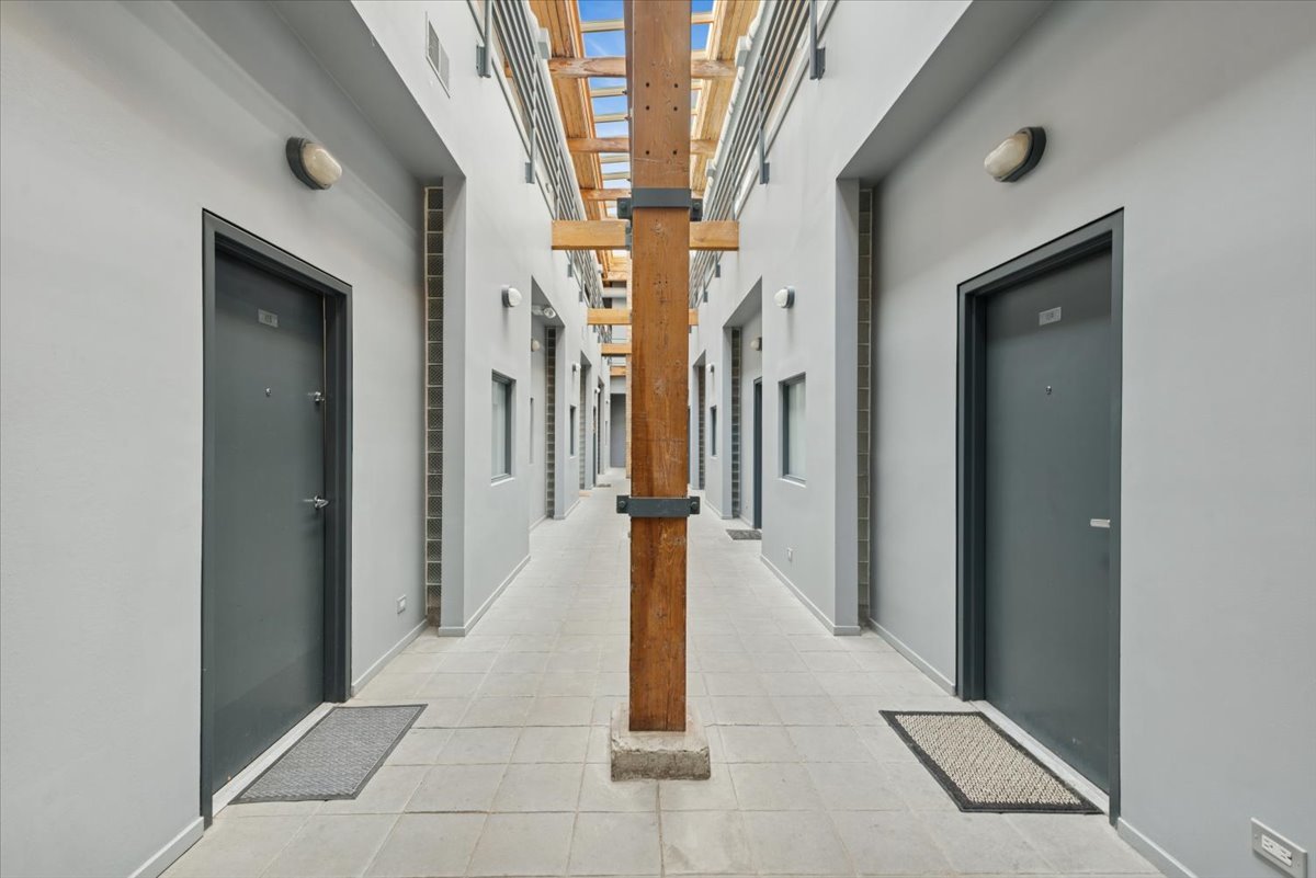 2804 N LAKEWOOD Avenue 103