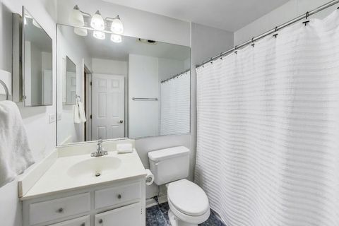 Tiny photo for 701 W Huntington Commons Road #418, Mount Prospect, IL 60056 (MLS # 12422872)