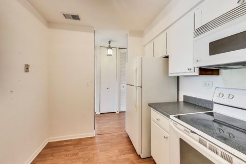 Tiny photo for 701 W Huntington Commons Road #418, Mount Prospect, IL 60056 (MLS # 12422872)