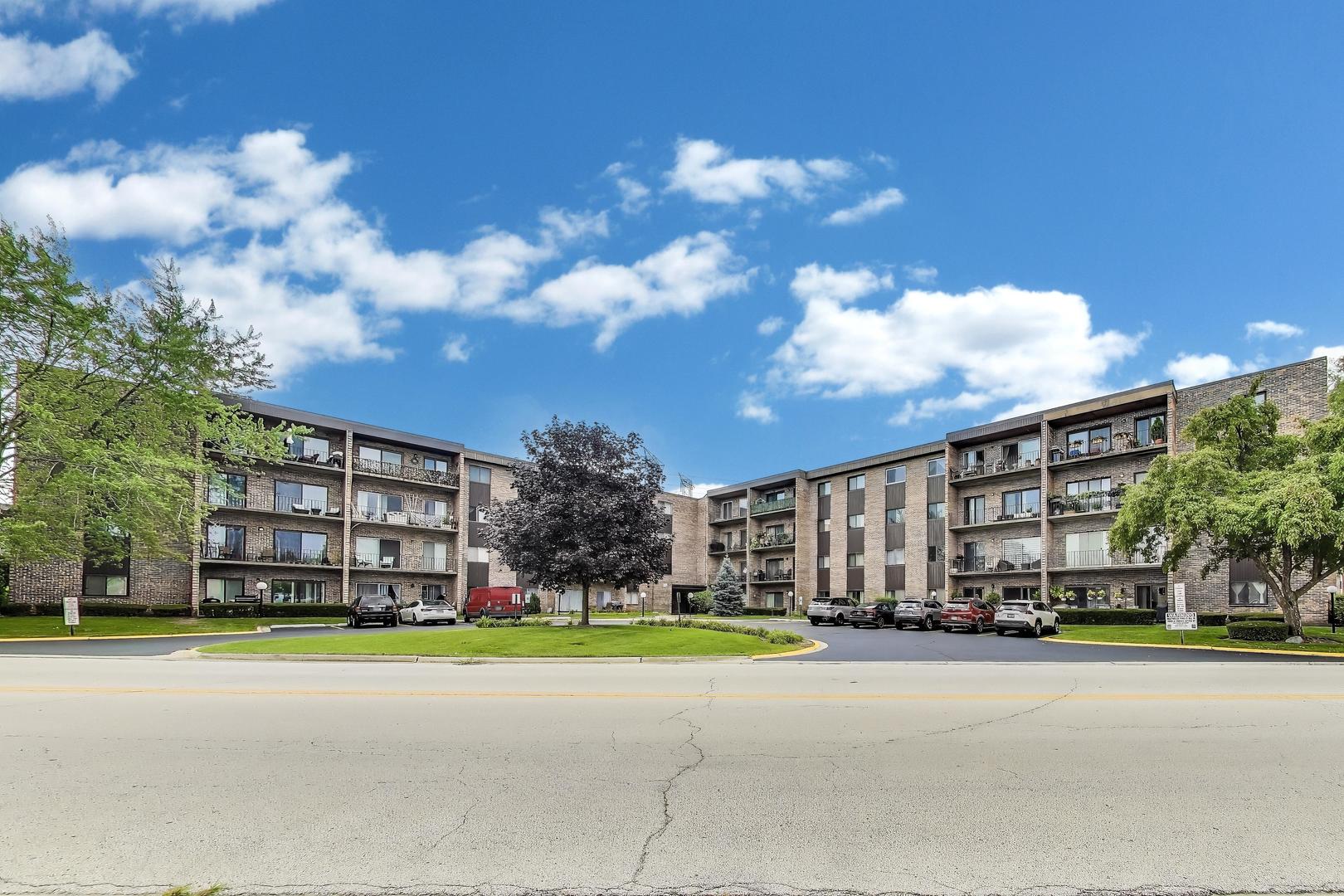 701 W Huntington Commons Road 418