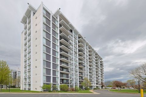Photo of 8809 W Golf Road #11D, Niles, IL 60714 (MLS # 12631073)