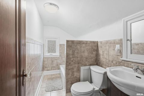 Tiny photo for 2911 21ST Avenue, Rock Island, IL 61201 (MLS # QC4269848)