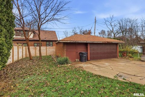 Tiny photo for 2911 21ST Avenue, Rock Island, IL 61201 (MLS # QC4269848)