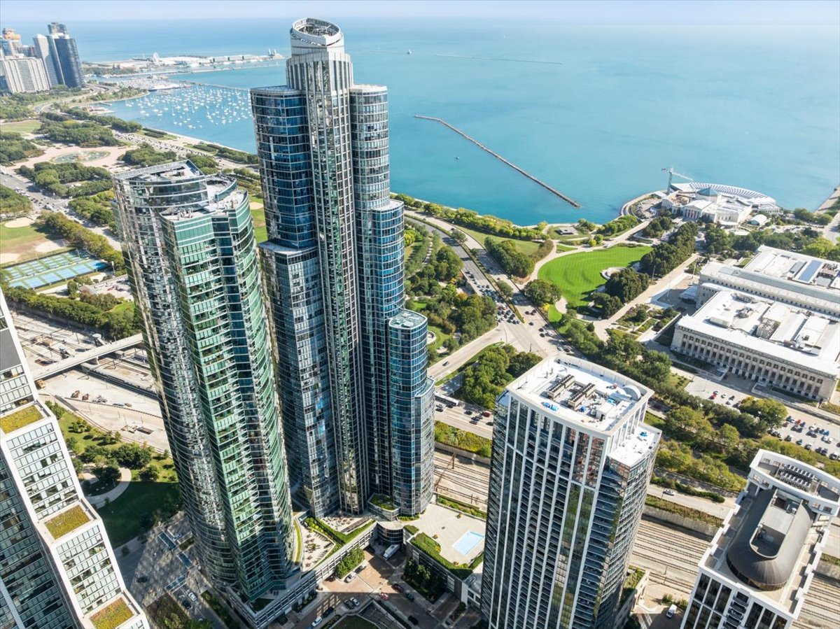 1235 S Prairie Avenue 1303