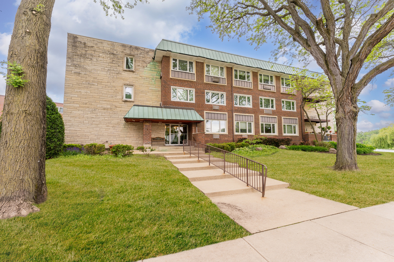 2812 E Bel Aire Drive 202