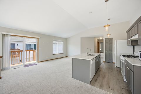 Tiny photo for 729 Fieldcrest Drive #C, South Elgin, IL 60177 (MLS # 12652191)