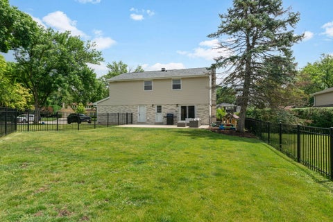Tiny photo for 504 LOIS Court, Mount Prospect, IL 60056 (MLS # 12686673)