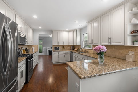 Tiny photo for 504 LOIS Court, Mount Prospect, IL 60056 (MLS # 12686673)