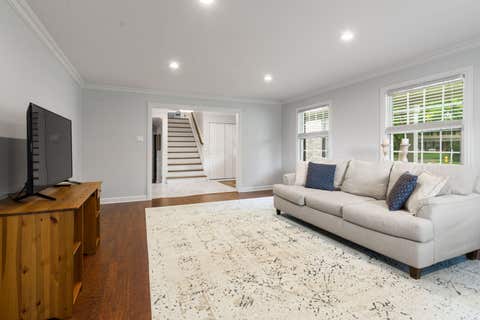 Tiny photo for 504 LOIS Court, Mount Prospect, IL 60056 (MLS # 12686673)