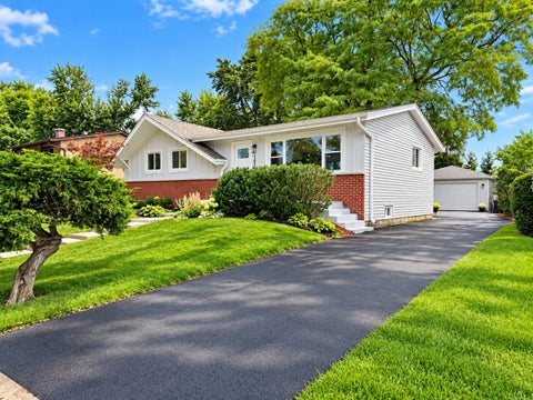 Tiny photo for 1214 N Crabtree Lane, Mount Prospect, IL 60056 (MLS # 12738382)